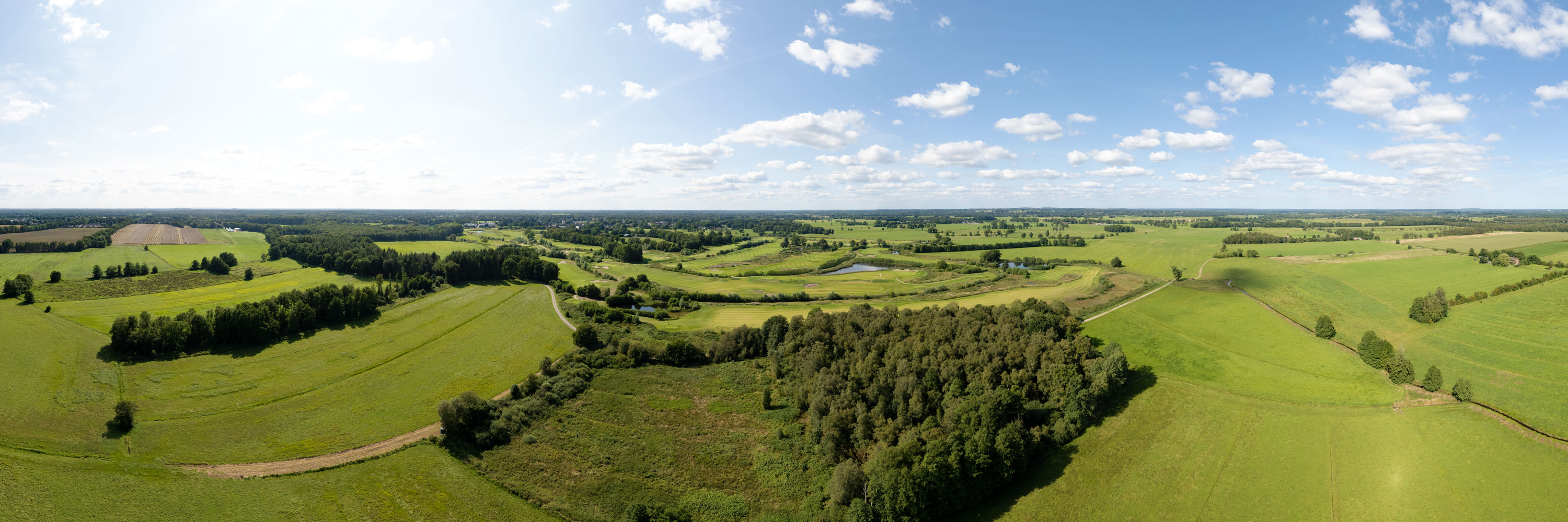 Drohnen-Fotografie für die Produktion von Luftbild-Aufnahmen im Rahmen von Panoramafotografie-Projekten.